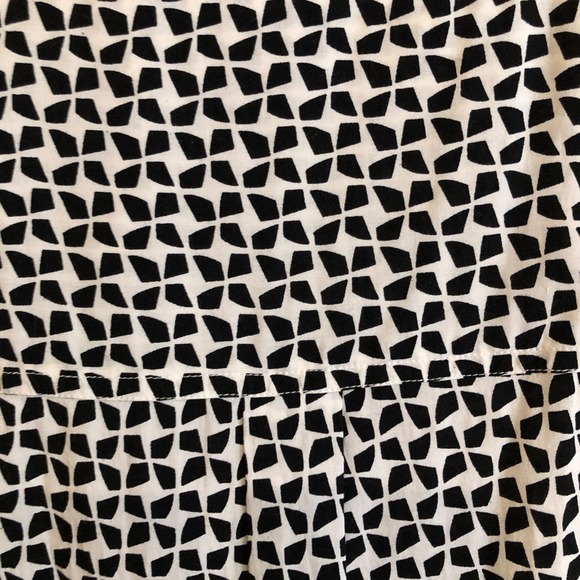 Workwear Sleeveless Button Down Blouse Bundle Medium - Picture 6 of 13